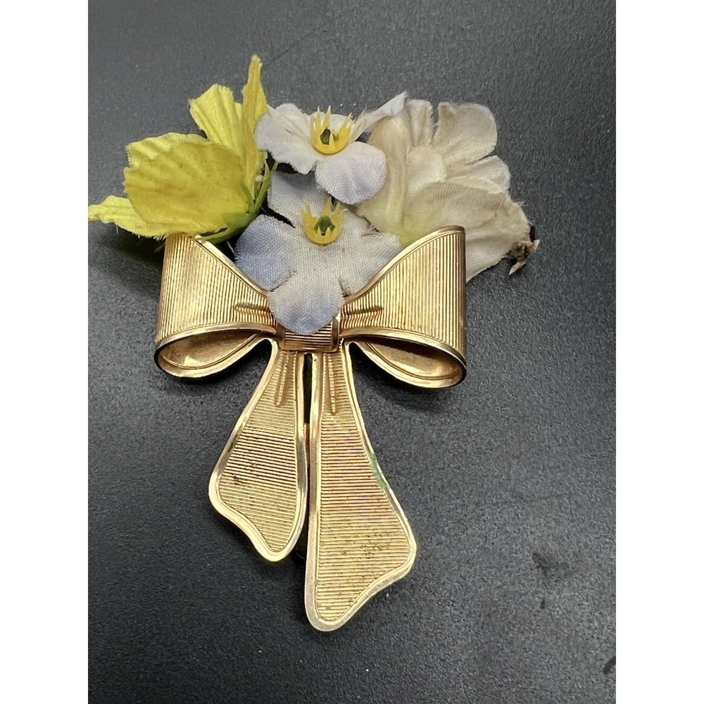 Vintage AVON 1980 Gold Tone Metal Christmas Bow Brooch Lapel‎ Pin 80s Textured
